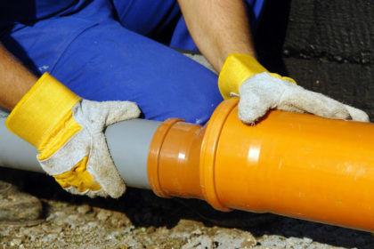 Для замены канализационных труб потребуются определенные инструменты