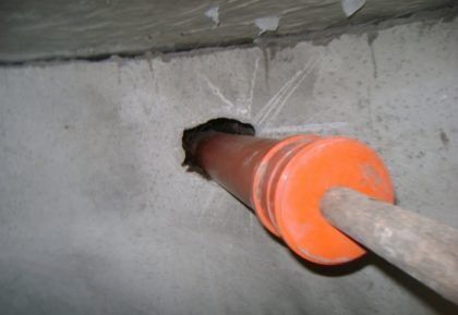 Подключение канализационной трубы (вид изнутри)
