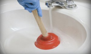Как самостоятельно прочистить засор в ванной: проверенные способы с пошаговой инструкцией